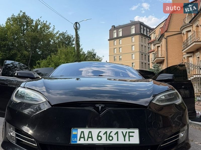 Лифтбек Tesla Model S 2015 в Киеве