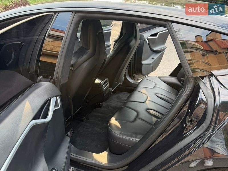 Лифтбек Tesla Model S 2015 в Киеве