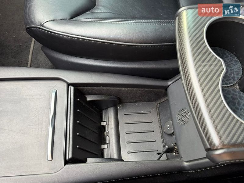 Лифтбек Tesla Model S 2015 в Киеве