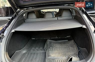 Лифтбек Tesla Model S 2015 в Киеве
