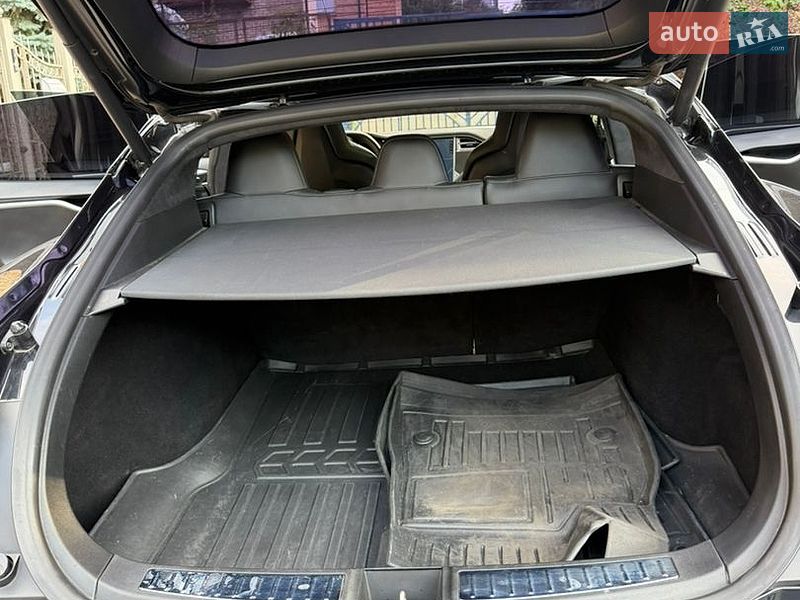Лифтбек Tesla Model S 2015 в Киеве