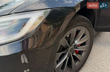 Лифтбек Tesla Model S 2015 в Киеве
