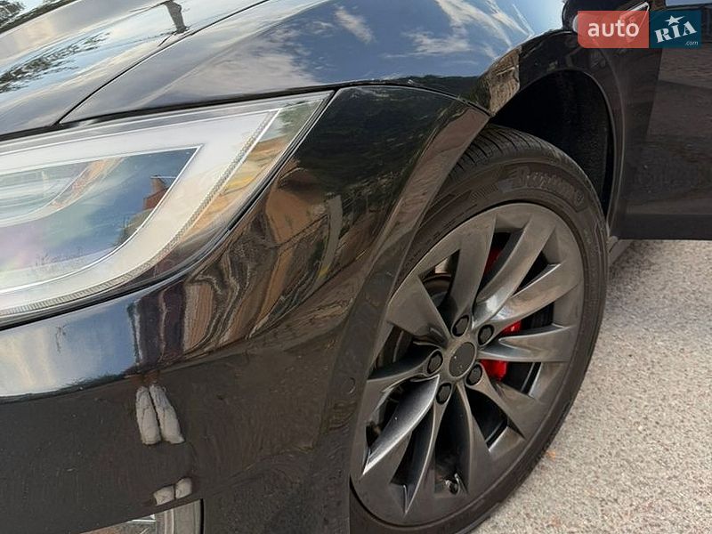 Лифтбек Tesla Model S 2015 в Киеве