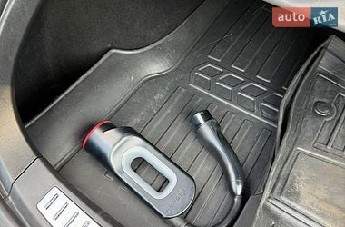 Лифтбек Tesla Model S 2015 в Киеве