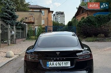 Лифтбек Tesla Model S 2015 в Киеве