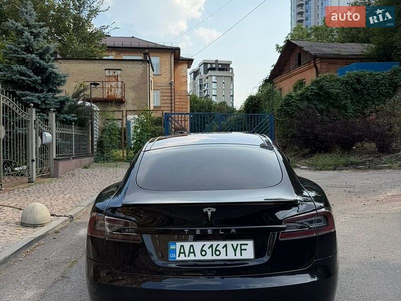 Лифтбек Tesla Model S 2015 в Киеве