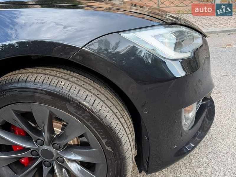 Лифтбек Tesla Model S 2015 в Киеве