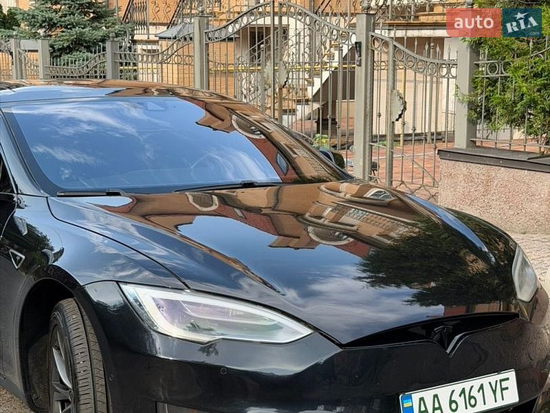 Ліфтбек Tesla Model S 2015 в Києві