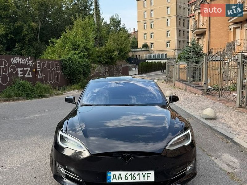 Лифтбек Tesla Model S 2015 в Киеве