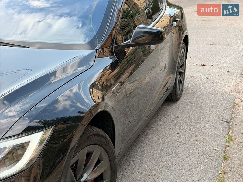 Лифтбек Tesla Model S 2015 в Киеве