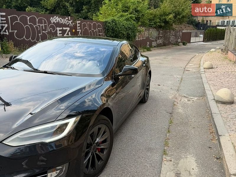 Лифтбек Tesla Model S 2015 в Киеве