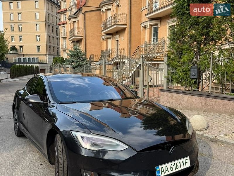 Лифтбек Tesla Model S 2015 в Киеве