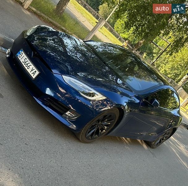 Ліфтбек Tesla Model S 2017 в Пирятині