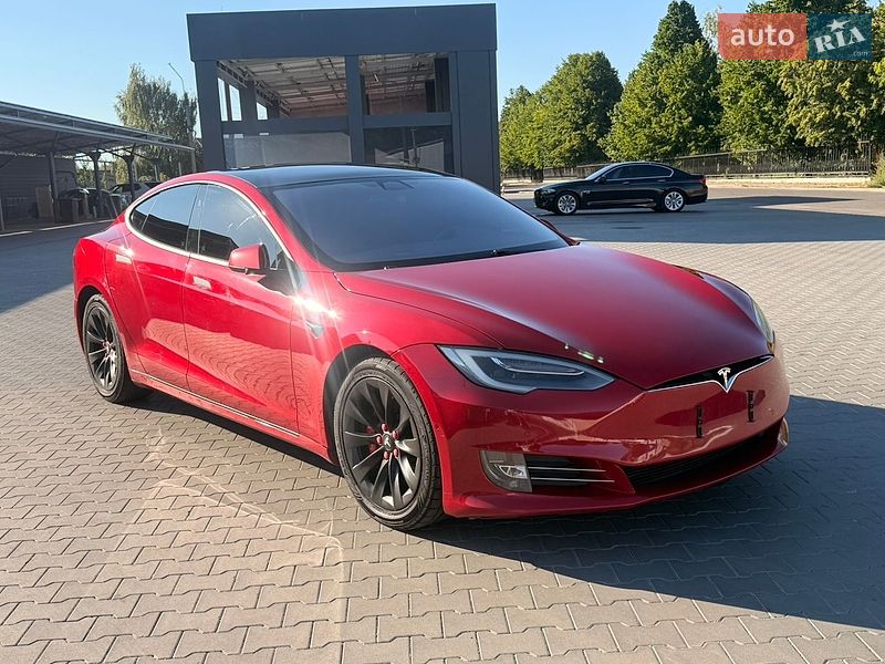 Ліфтбек Tesla Model S 2020 в Умані