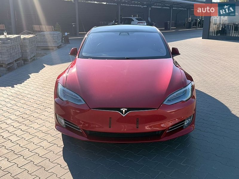 Ліфтбек Tesla Model S 2020 в Умані