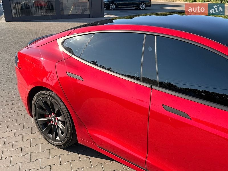 Ліфтбек Tesla Model S 2020 в Умані