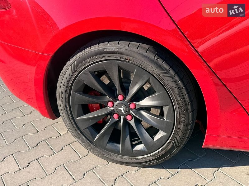 Ліфтбек Tesla Model S 2020 в Умані