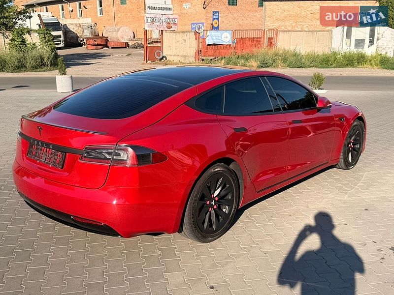 Ліфтбек Tesla Model S 2020 в Умані