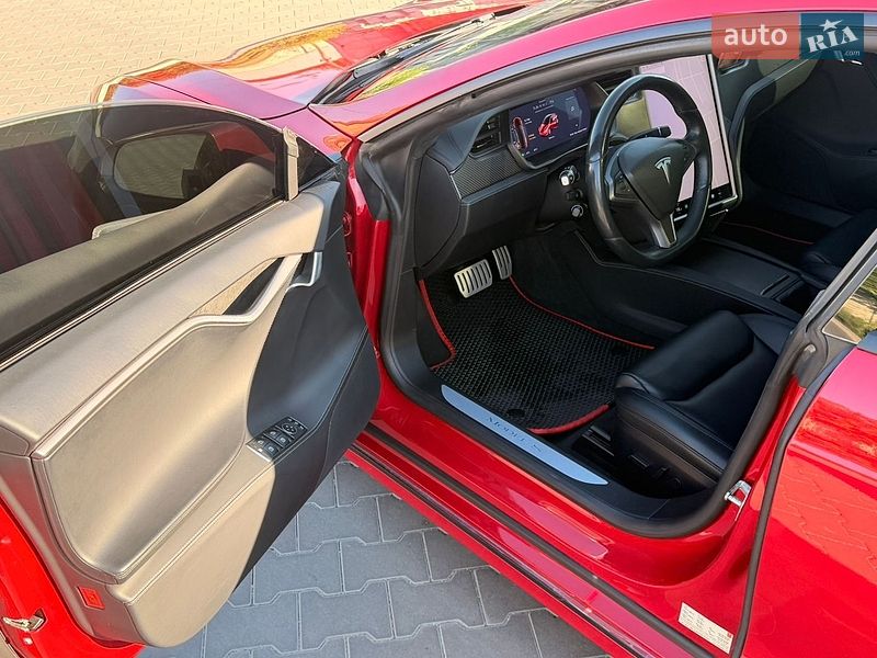 Ліфтбек Tesla Model S 2020 в Умані