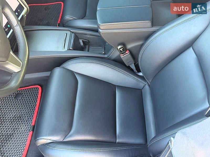 Ліфтбек Tesla Model S 2020 в Умані