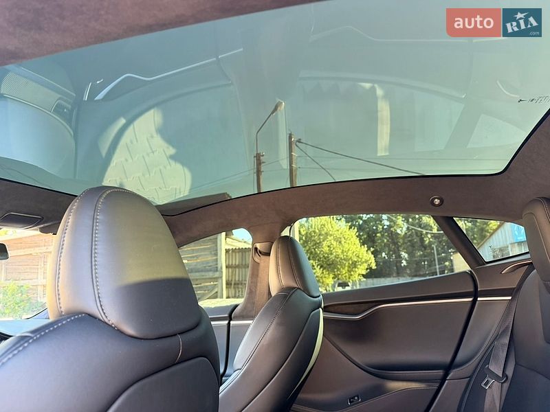 Ліфтбек Tesla Model S 2020 в Умані