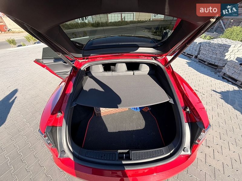 Ліфтбек Tesla Model S 2020 в Умані