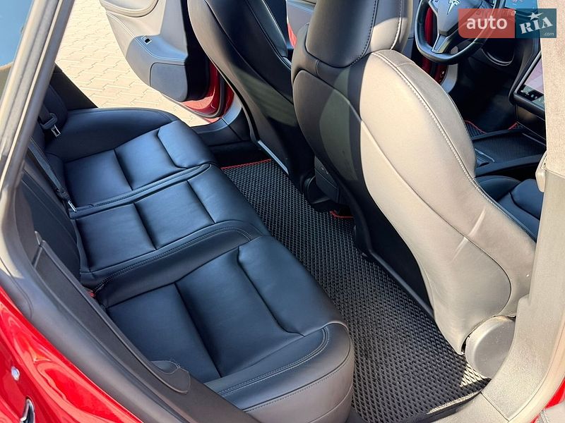 Ліфтбек Tesla Model S 2020 в Умані