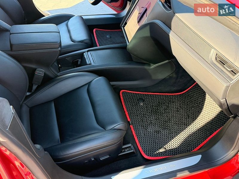 Ліфтбек Tesla Model S 2020 в Умані