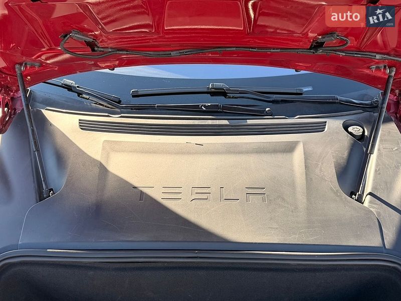 Ліфтбек Tesla Model S 2020 в Умані