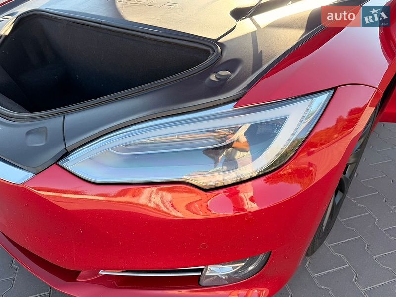 Ліфтбек Tesla Model S 2020 в Умані
