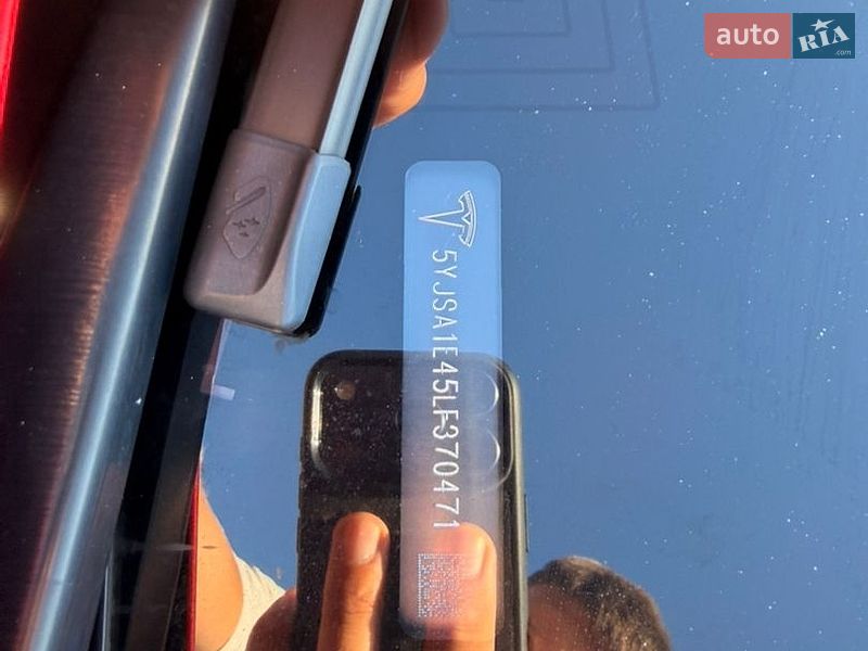 Ліфтбек Tesla Model S 2020 в Умані