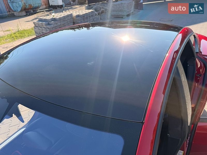 Ліфтбек Tesla Model S 2020 в Умані