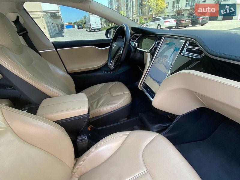 Лифтбек Tesla Model S 2014 в Днепре