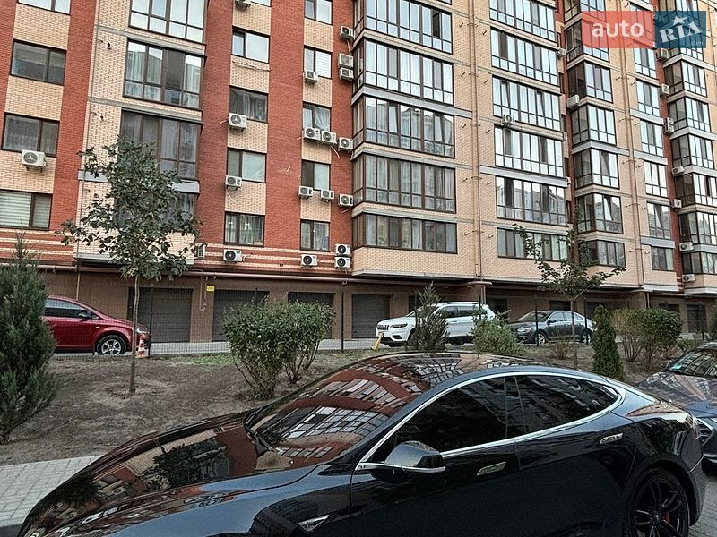 Лифтбек Tesla Model S 2014 в Днепре