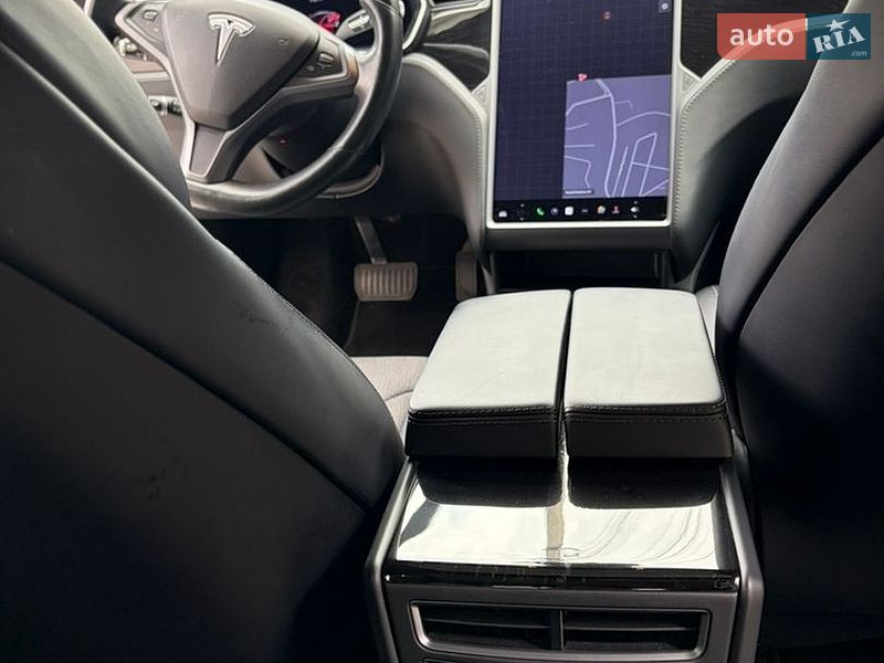 Лифтбек Tesla Model S 2018 в Львове