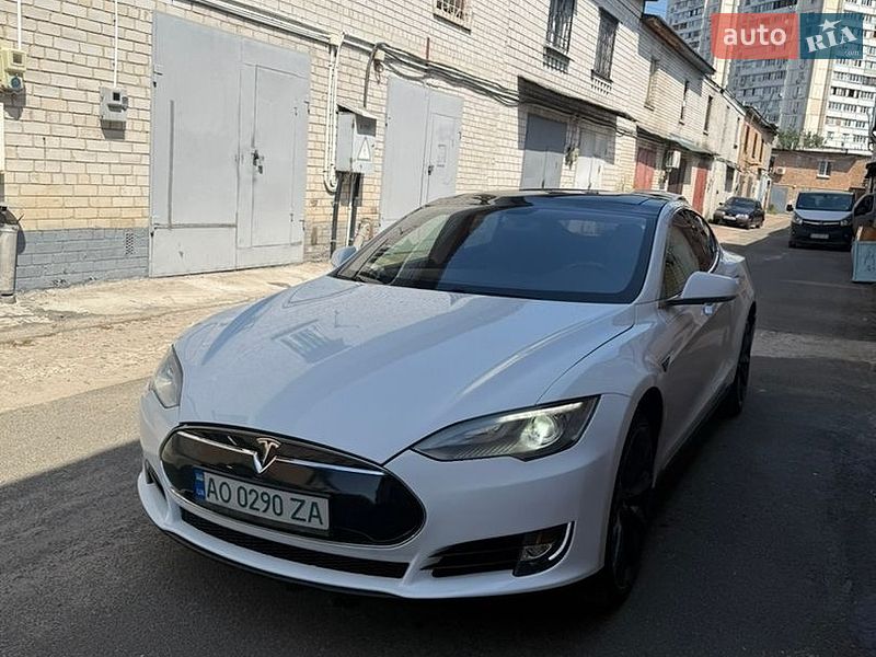 Tesla Model S 2013