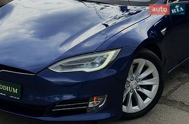 Лифтбек Tesla Model S 2018 в Киеве