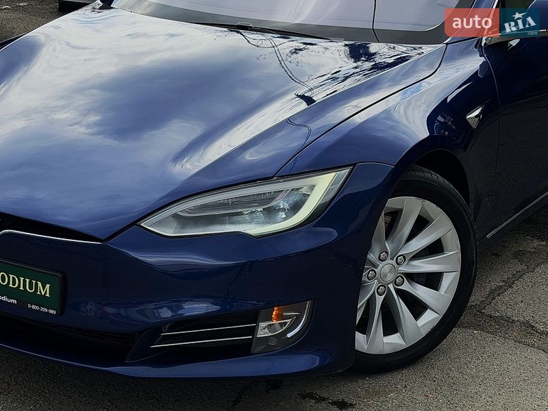 Лифтбек Tesla Model S 2018 в Киеве