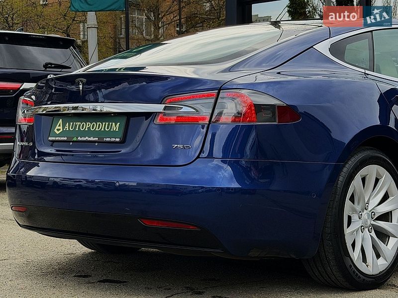 Лифтбек Tesla Model S 2018 в Киеве