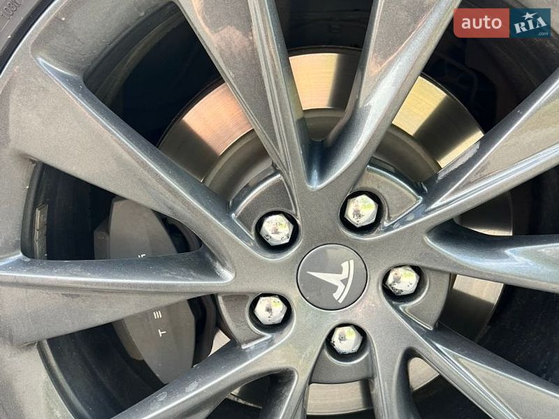 Ліфтбек Tesla Model S 2018 в Києві