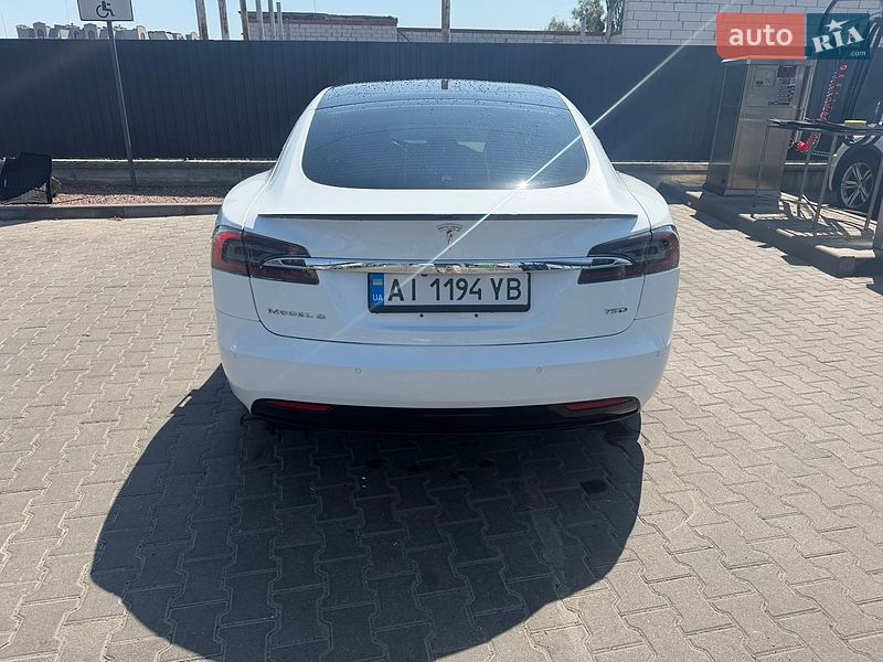 Лифтбек Tesla Model S 2018 в Киеве