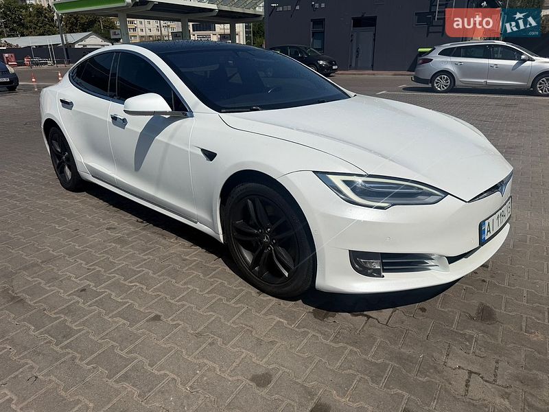 Лифтбек Tesla Model S 2018 в Киеве