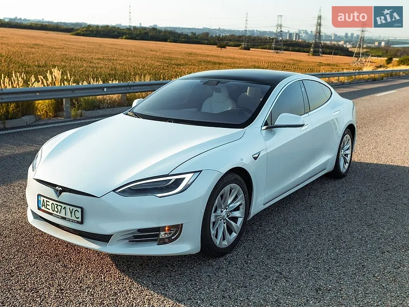 Tesla Model S 2018