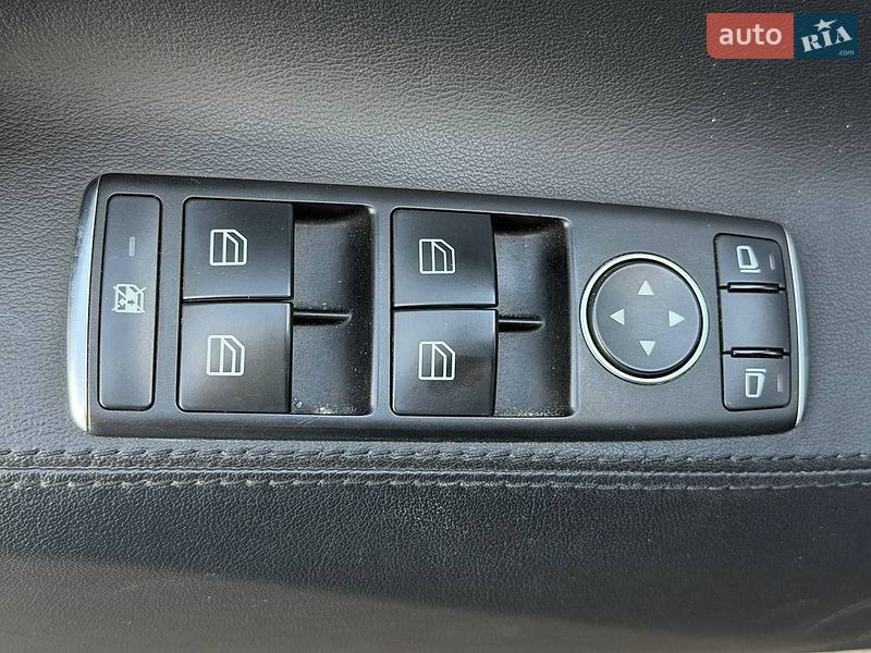 Ліфтбек Tesla Model S 2013 в Києві