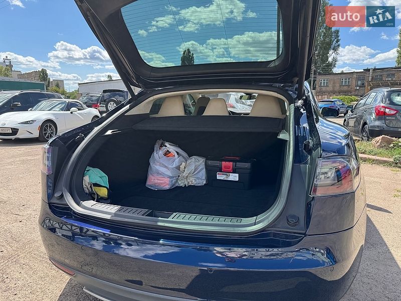 Ліфтбек Tesla Model S 2014 в Києві