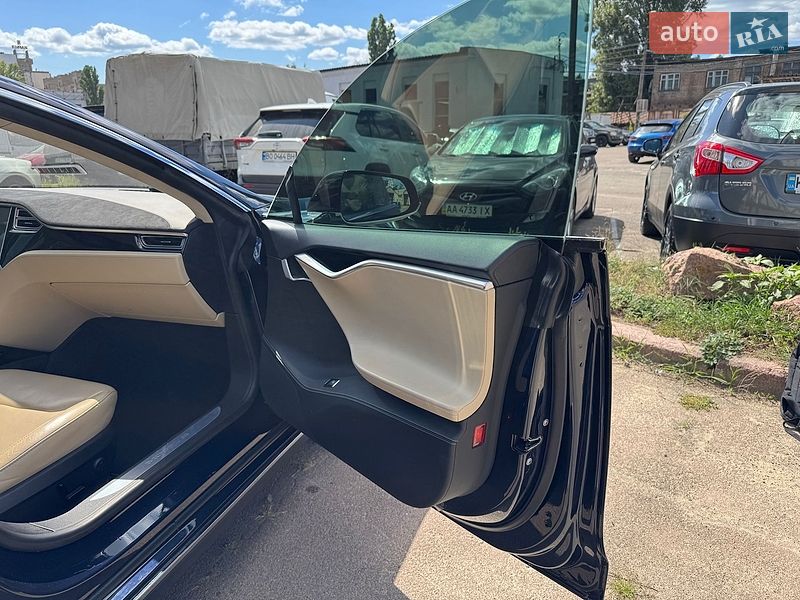 Ліфтбек Tesla Model S 2014 в Києві
