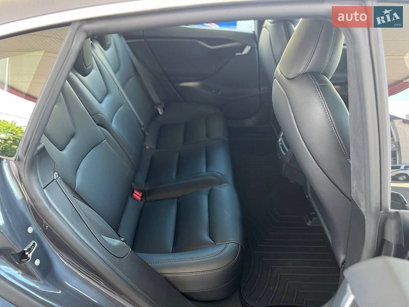 Лифтбек Tesla Model S 2020 в Одессе