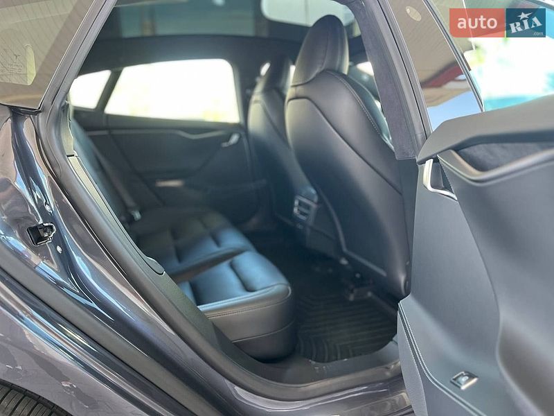 Лифтбек Tesla Model S 2020 в Одессе