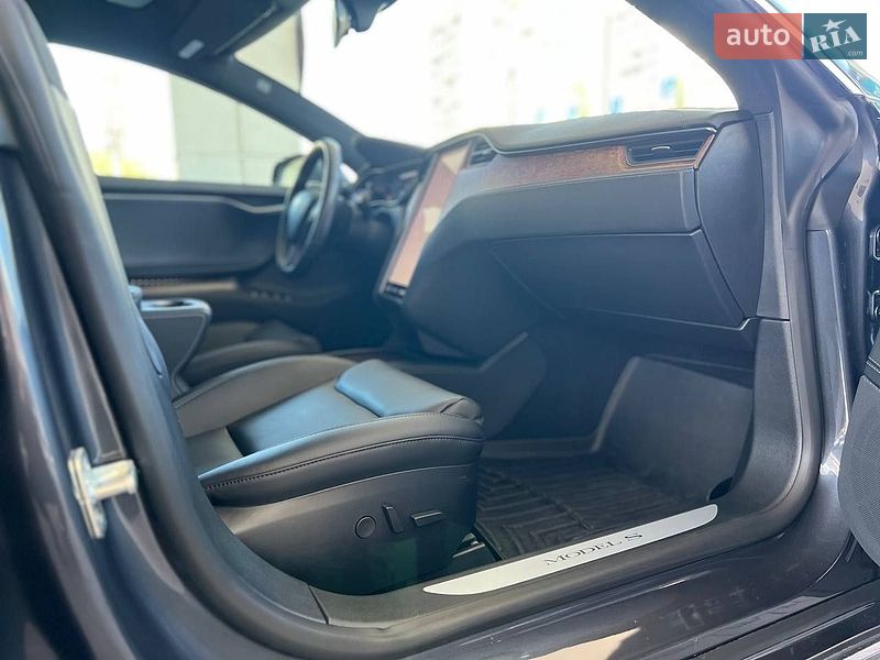 Лифтбек Tesla Model S 2020 в Одессе