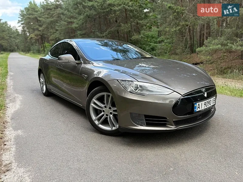 Tesla Model S 2015